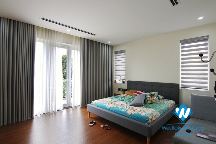  Massive ambassador corner villa for rent in Vinhomes Riverside - Long Bien